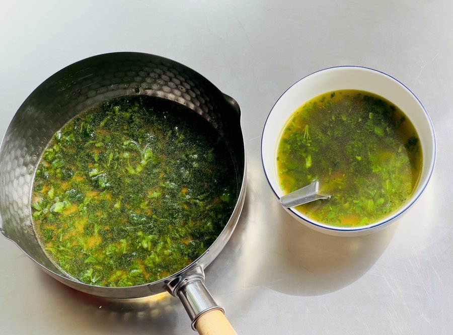 Basenbrühe mit Brennnessel